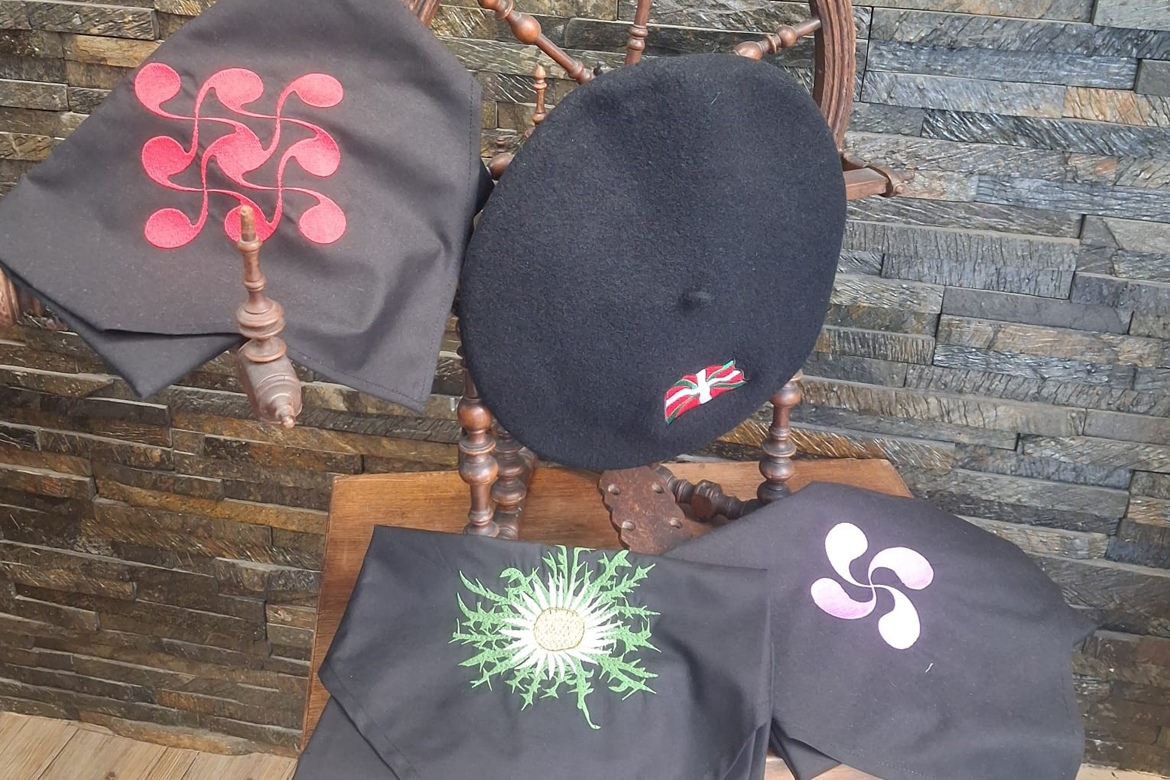 Bordados, boinas, pañuelos